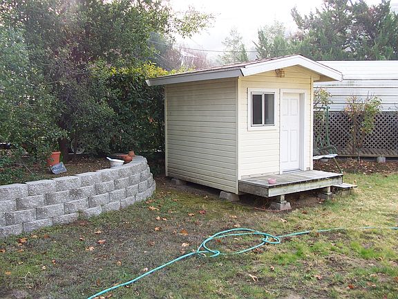 2nd image of 801 Vine Hill Way