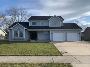 407 Saratoga Dr, Elburn, IL 60119