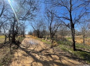 5615 Lone Oak Ln, Adkins, TX 78101