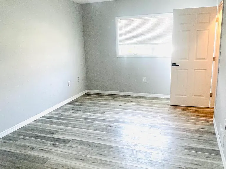 188 Berkshire Ln — Photo 17