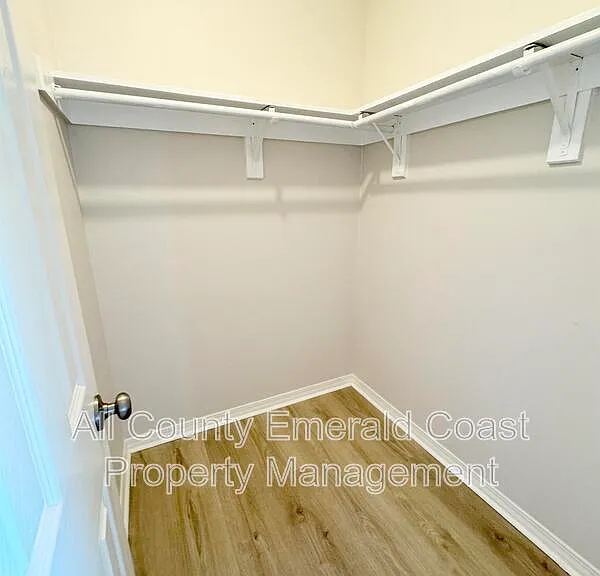 710 Swan Ln — Photo 38