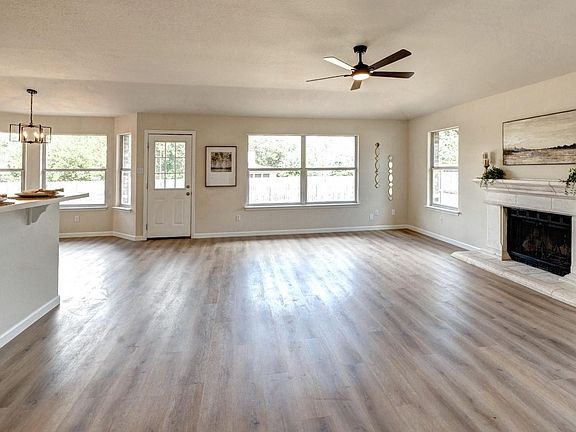 4th image of 1114 Rolling Ridge Dr