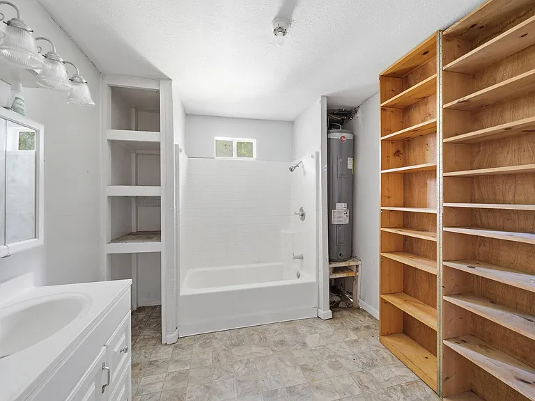 410 Live Oak St — Photo 12
