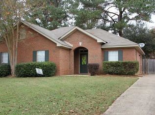 716 River Oaks Ct, Wetumpka, AL 36092