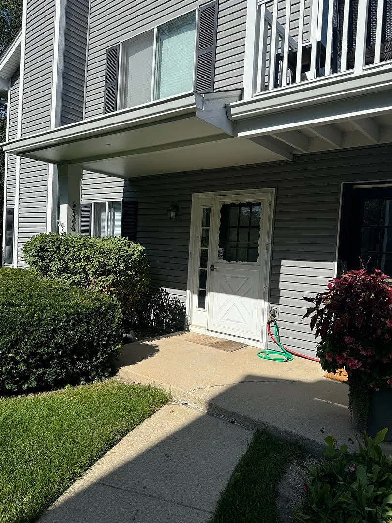 2 bed, 1.5 bath, 1230 sqft, $2,800 — Photo 1