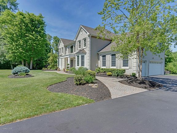 11 Risa Benjamin Way Freehold-large-006-