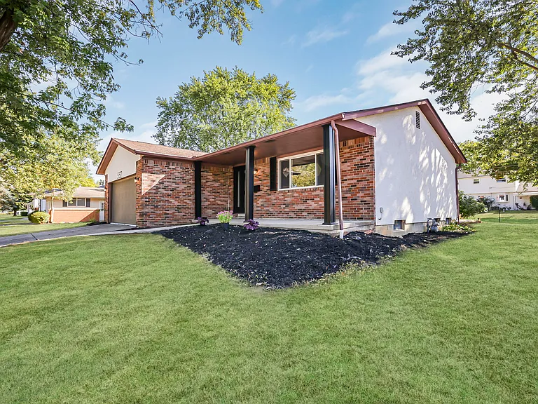 552 Allview Ct — Photo 4