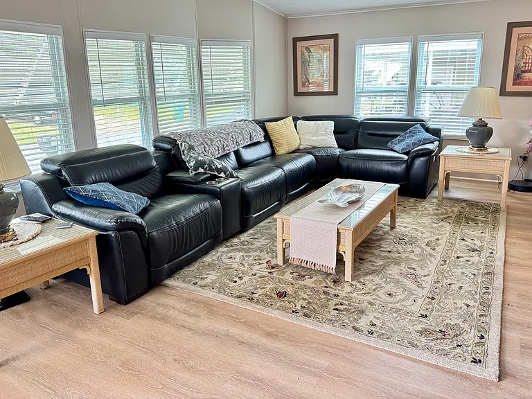 706 Oleander Cir — Photo 7