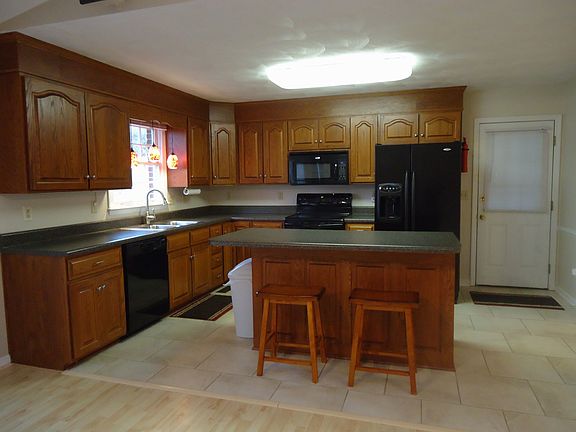 Updated Kitchen w/ appliances