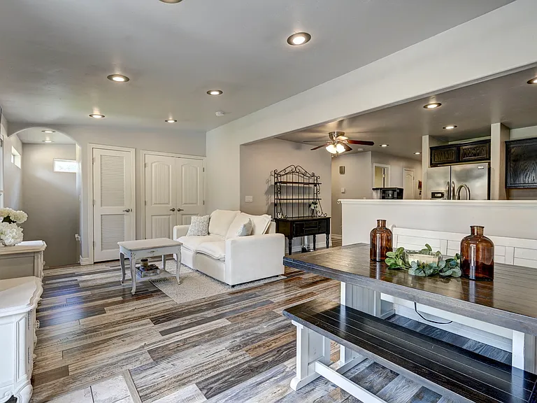 135 Hayes Dr — Photo 14