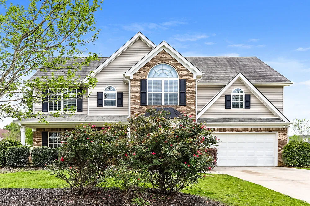 5 bed, 3.5 bath, 2830 sqft, $2,605 — Photo 1