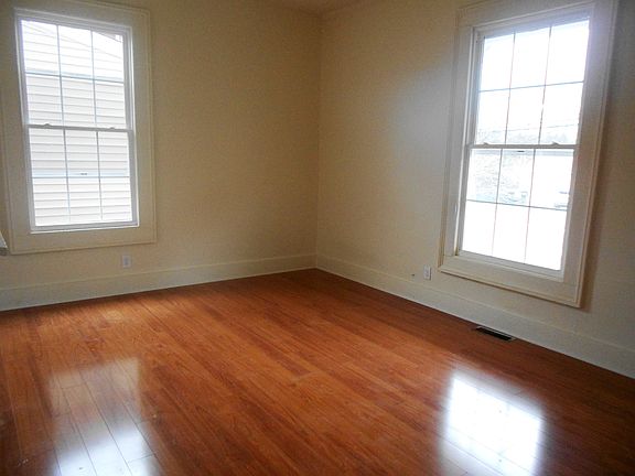 2nd image of 10 Hillside Ave APT B
