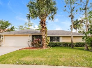 1653 Primrose Ln, Wellington, FL 33414