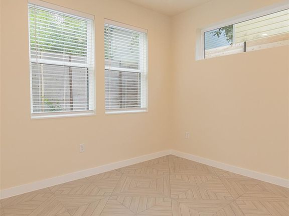 5th image of 1012 W Milton St #B