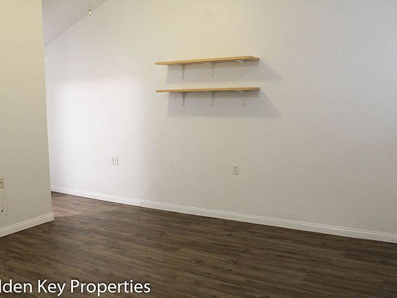 5th image of 936 S Pacific St APT 11