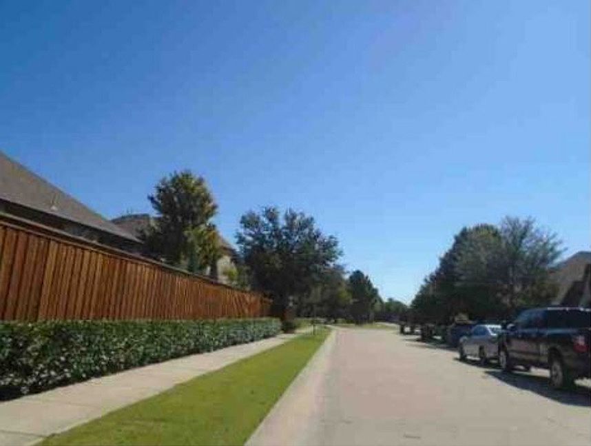 Exterior Neighborhood (street photo)