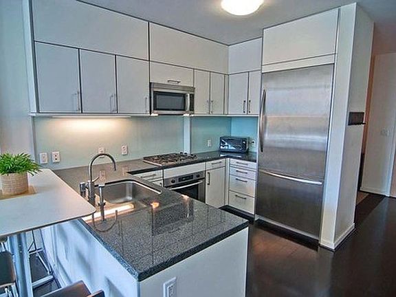 3rd image of 333 Main St #8J