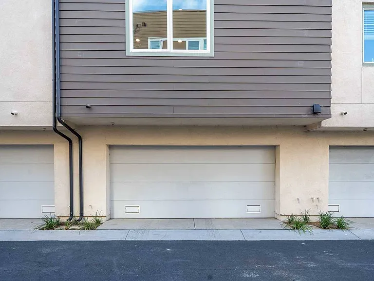 769 Doheny Way — Photo 44
