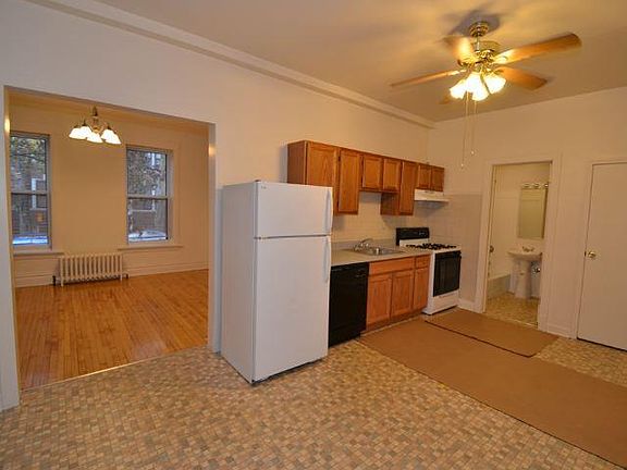 5th image of 3825 N Damen Ave