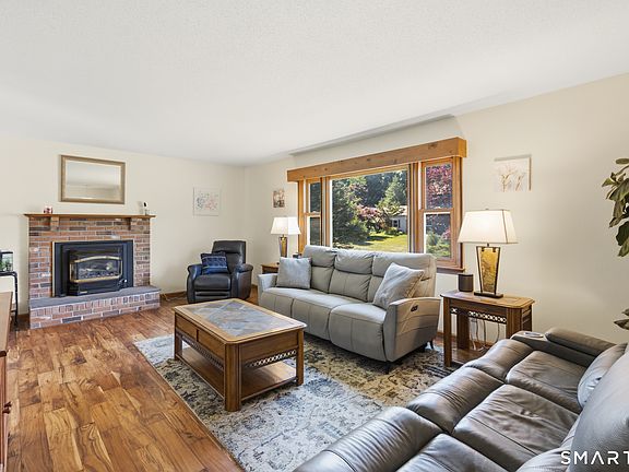 4th image of 21 Markwood Road