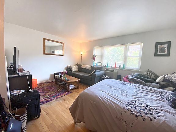3rd image of 3161 N Cambridge Ave APT 512
