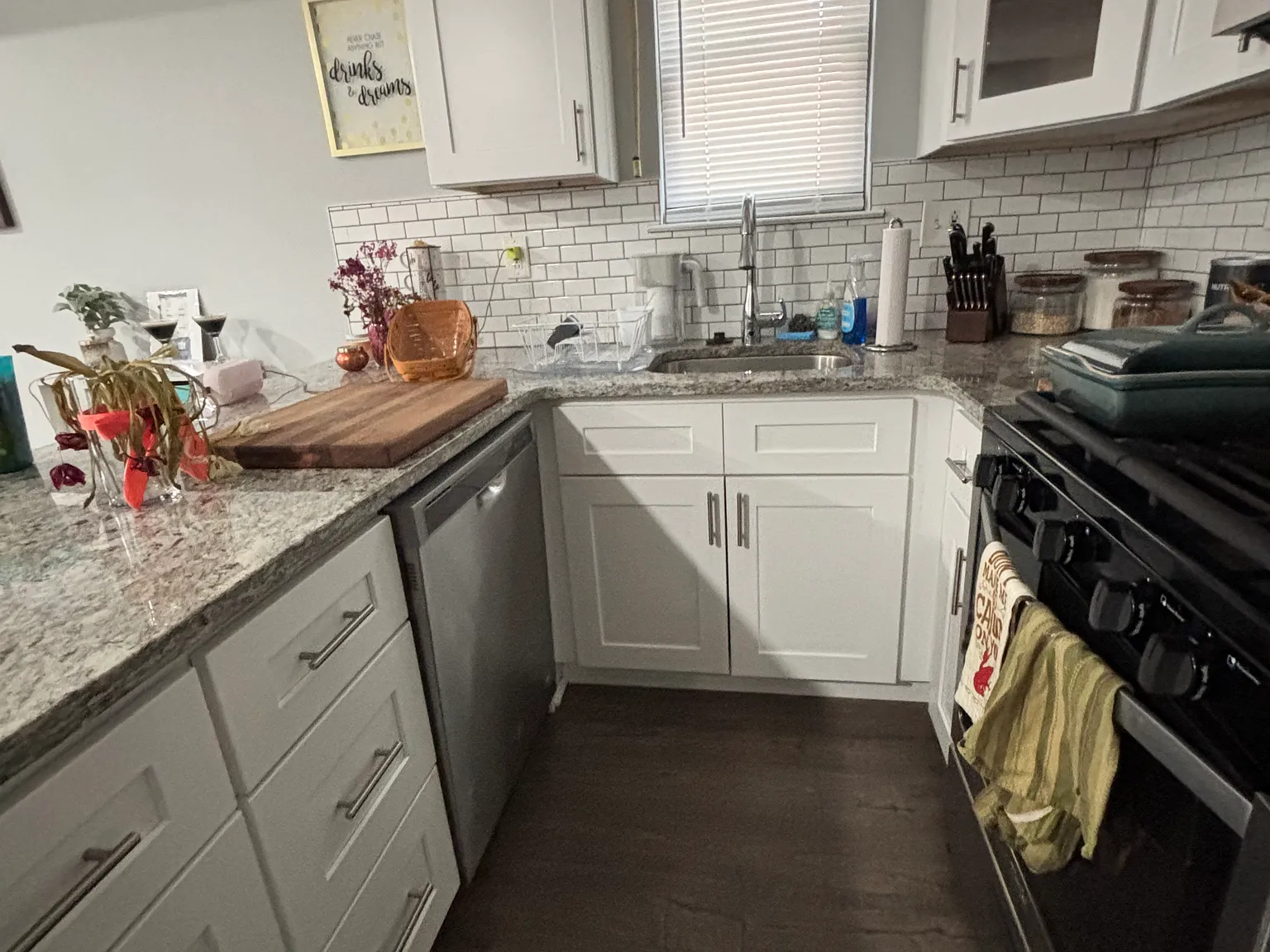 2 bed, 1.5 bath, 1300 sqft, $2,300 — Photo 3