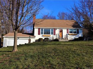 8 Cricket Ln, East Granby, CT 06026