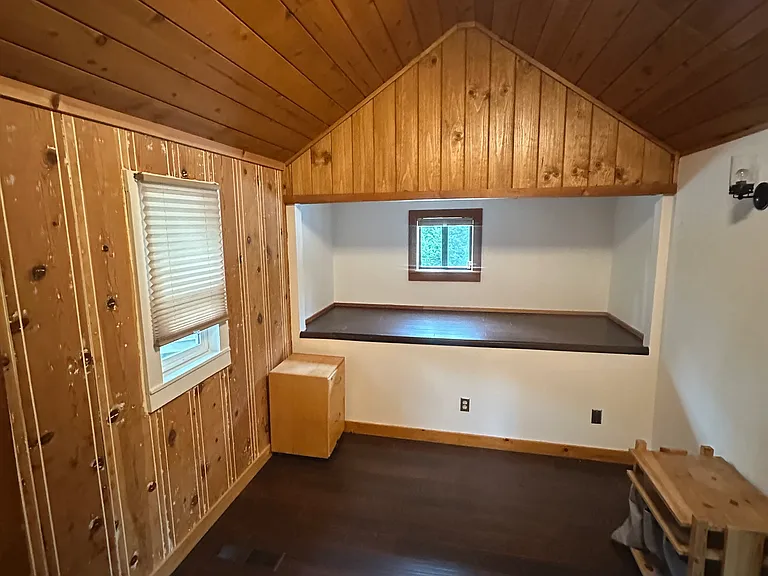 240 Farrell Dr — Photo 6
