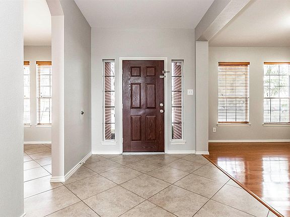 4th image of 426 Colchester Ln