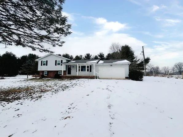 7454 Gale Rd, Pataskala, OH 43062