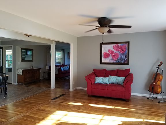 Open Floor-plan & Hardwood