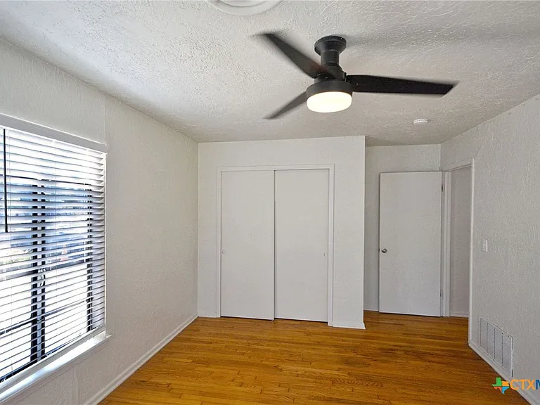 268 E Mill St — Photo 14