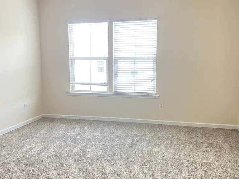 704 Suffield Way — Photo 8