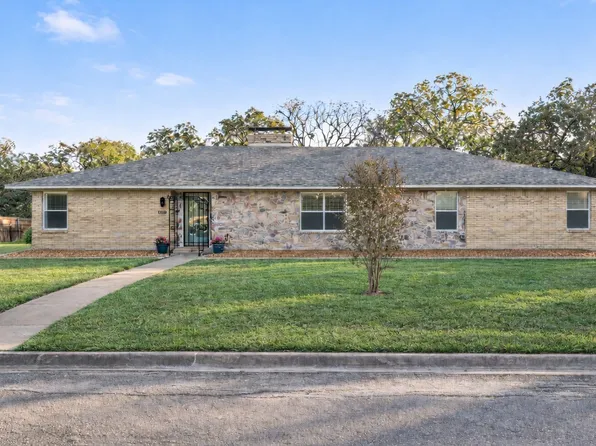 1202 Hopkins Dr, Denton, TX 76205
