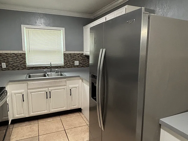 1108 Edith Dr — Photo 8
