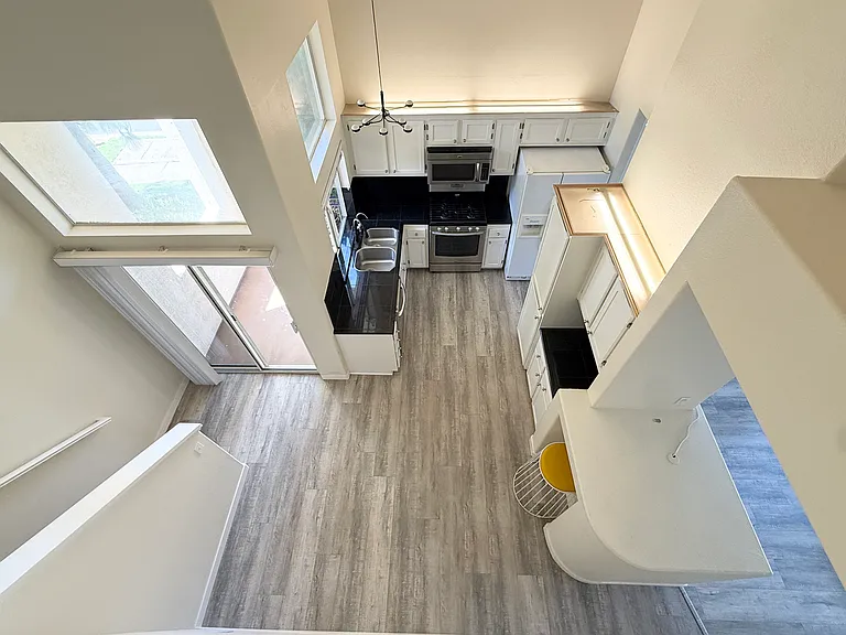 801 Maplewood — Photo 18