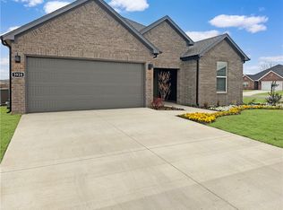 1909 Hahn St, Pea Ridge, AR 72751