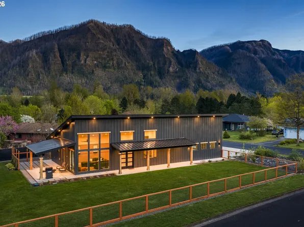 322 Hamilton St, North Bonneville, WA 98639