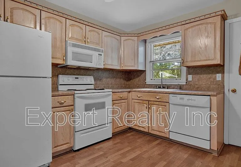 2249 4th Place Cir NE — Photo 6