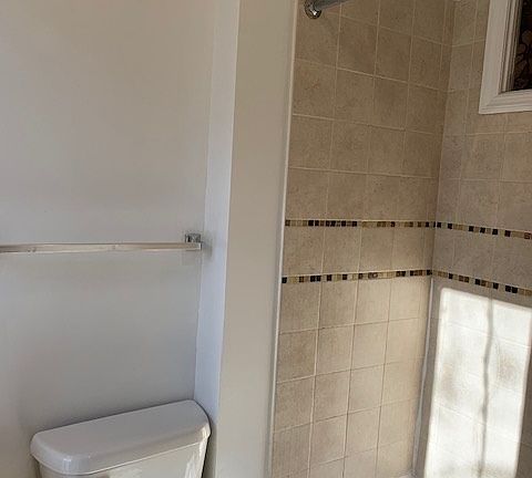 3rd image of 520 E 6th St #1A