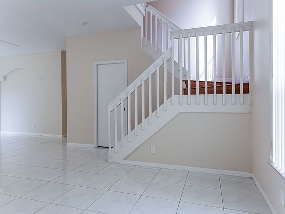 5th image of 17685 SW 31st Ct