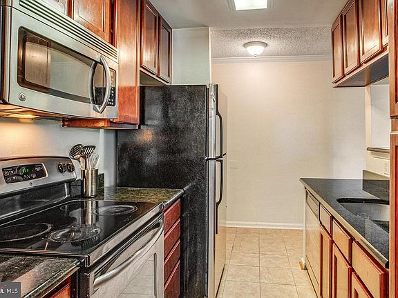 3rd image of 15639 Horseshoe Ln