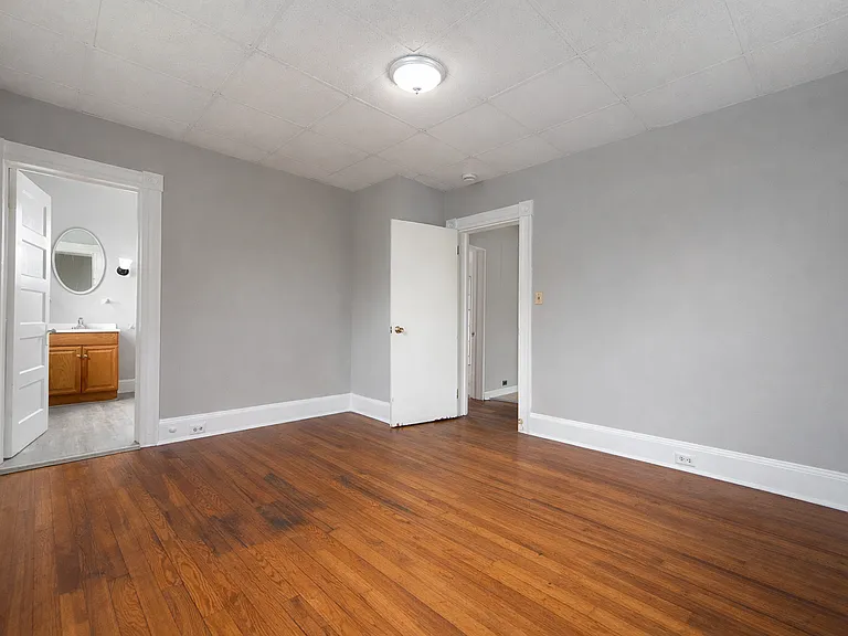 2604 Hamilton Ave — Photo 7