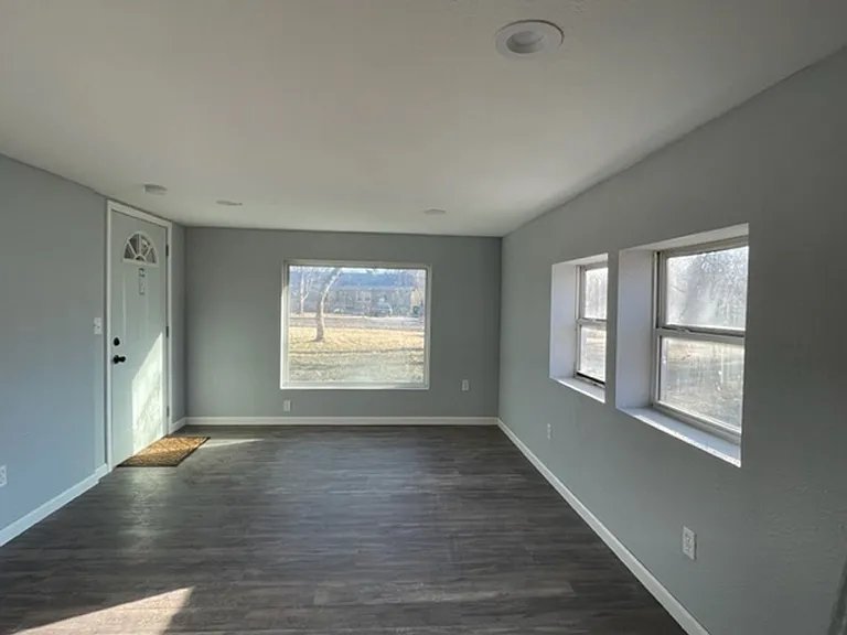 2675 E Commercial St — Photo 9