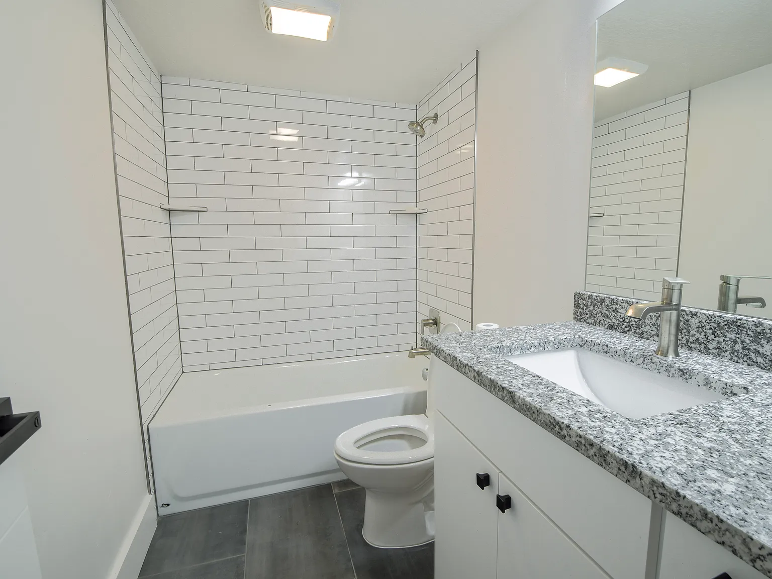 2 bed, 966 sqft, $2,000 — Photo 2
