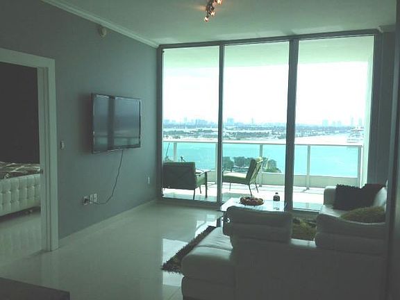3rd image of 900 Biscayne Blvd APT 2207