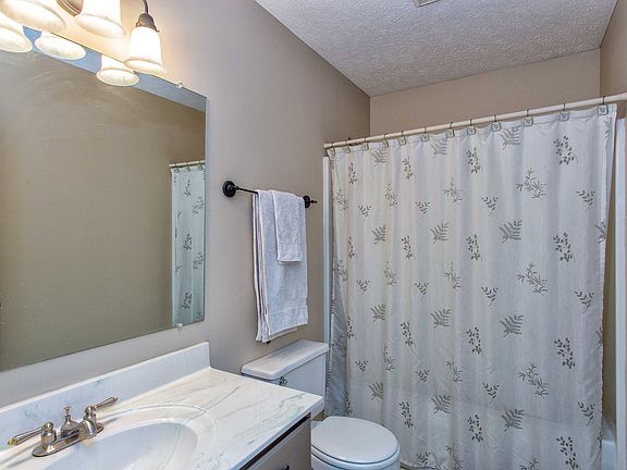 2nd image of 941 Marshall Ct