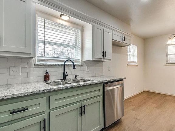 4th image of 14004 S Dobbs Rd