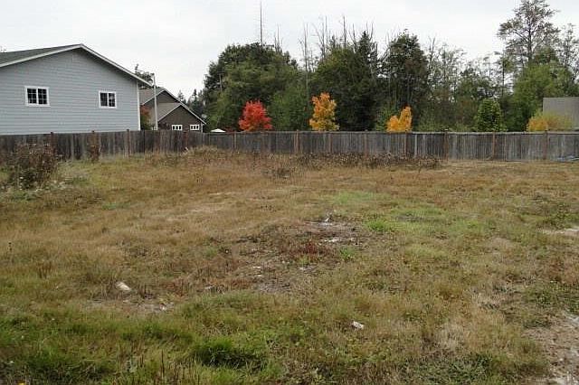 2nd image of 10907 28th St NE