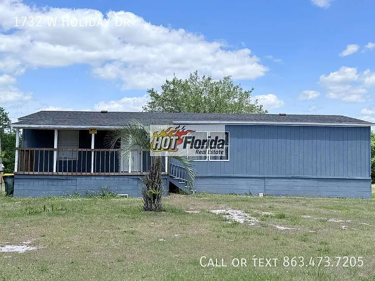 1732 W Holiday Dr — Photo 1
